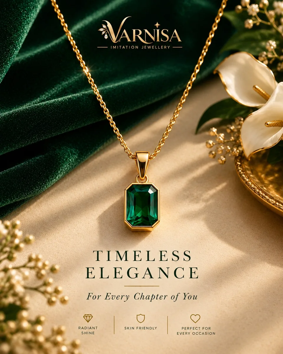 Gold pendant necklace with emerald stone
